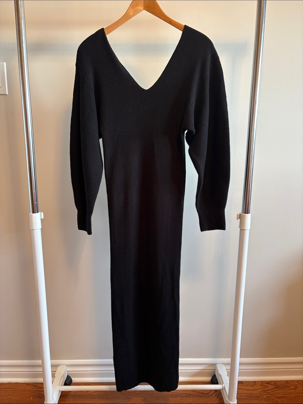 Ming Wang Black V-Neck Long Sleeve Knit Maxi Dress